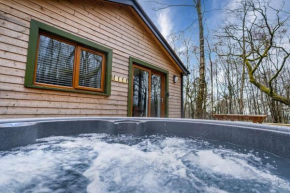 Padley; woodland lodge with hot tub for 2-4 in the Staffordshire Moorlands